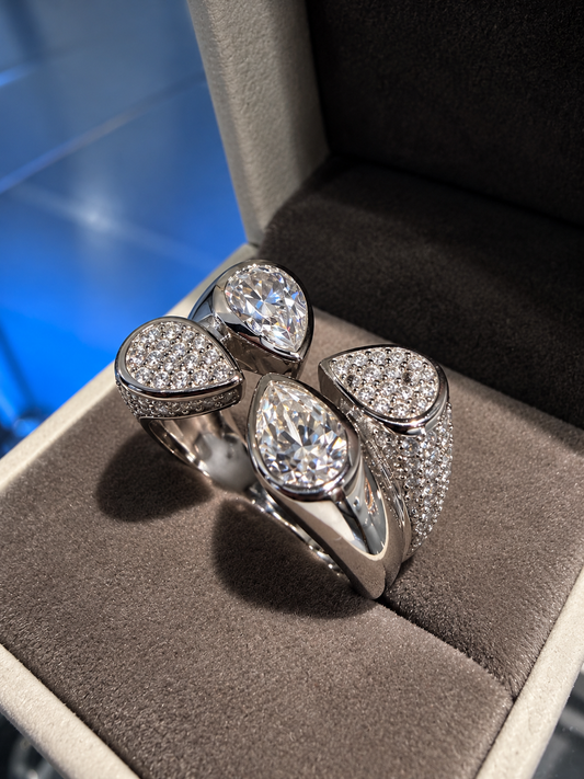 GELATI IL QUARTO DIAMANTE PEAR CUT RING | FL-IF LAB MOISSANITE | 925 SOLID STERLING SILVER | 18k White Vermeil Gold