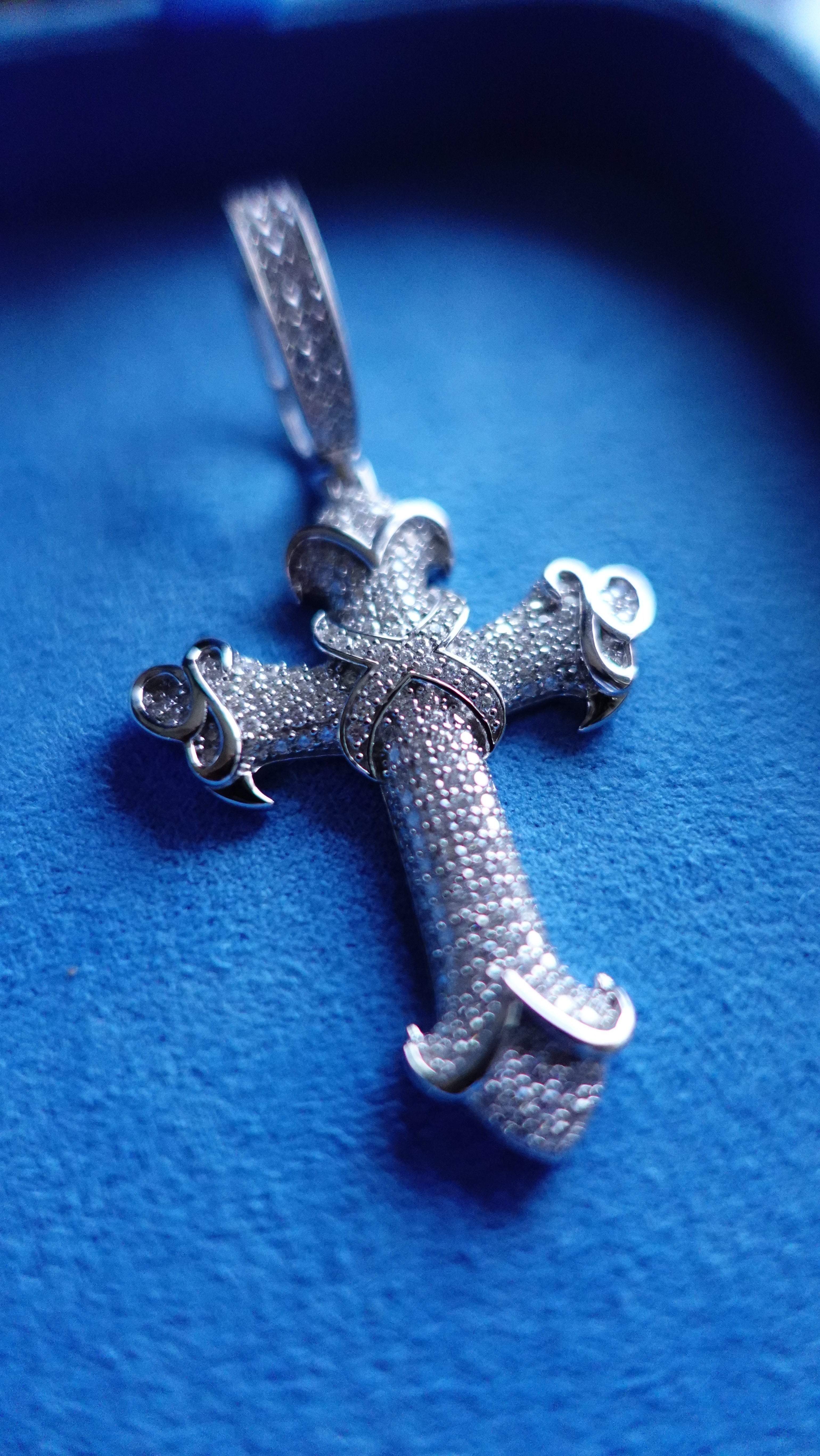 Gelati's Bespoke Inifinity Baroque FL -IF Lab Moissanite Diamond Cross Pendant in Solid 925 Sterling Silver & 18k Vermeil White Gold Inlay + Free Silver Rope Chain Included