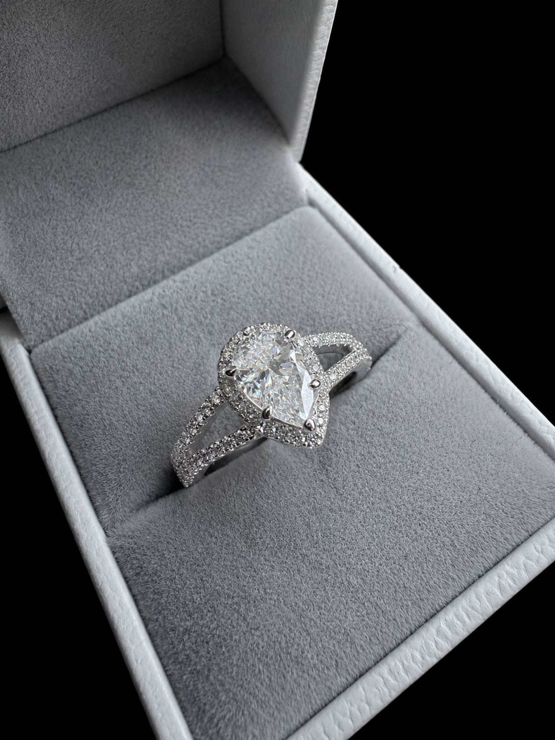 Ark Halo Pear Cut FL–IF Moissanite Diamond Ring – 925 Silver / 18K Vermeil White Gold