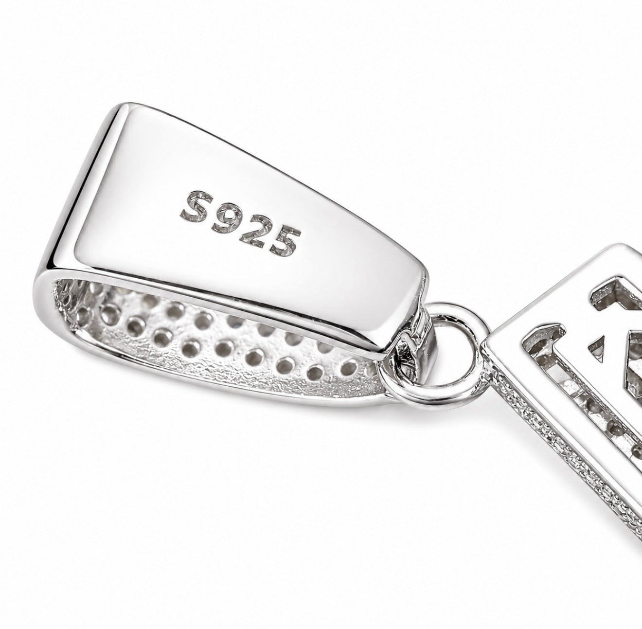 GELATI’S BESPOKE “SHOTTA” VVS1 MOISSANITE PENDANT IN 925 STERLING SILVER & 18K VERMEIL GOLD