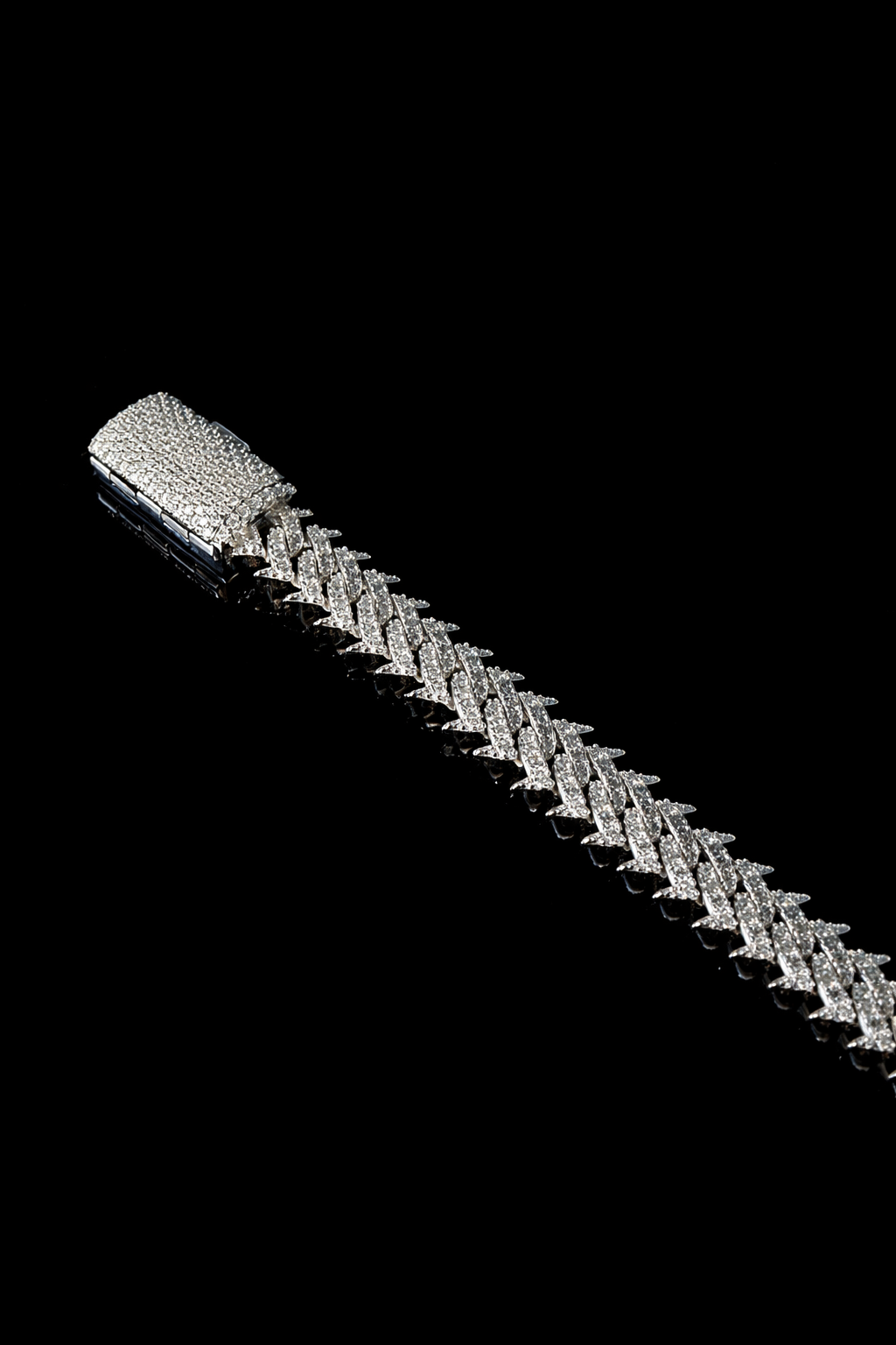 La Punizione Spiked Bracelet – FL-IF Moissanite, 925 Silver & 18K Vermeil