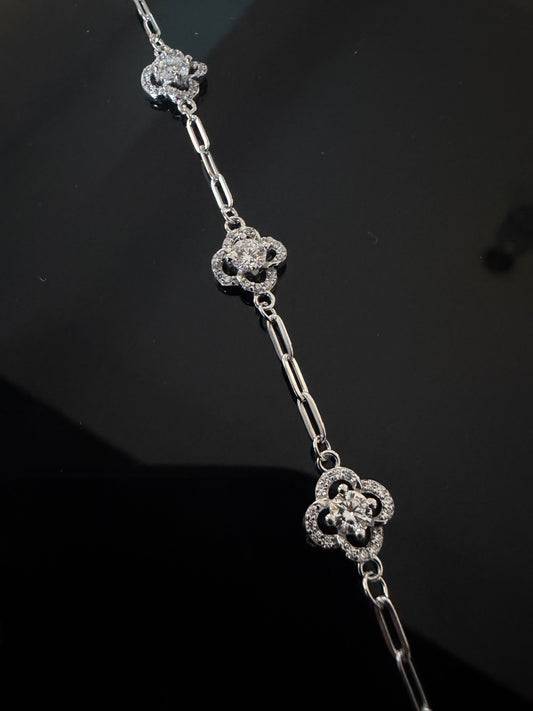 Gelati's Diamond Classic Clover Bracelet DVVS1 Lab Moissanite & 925 Sterling Silver & 14k Vermeil Gold