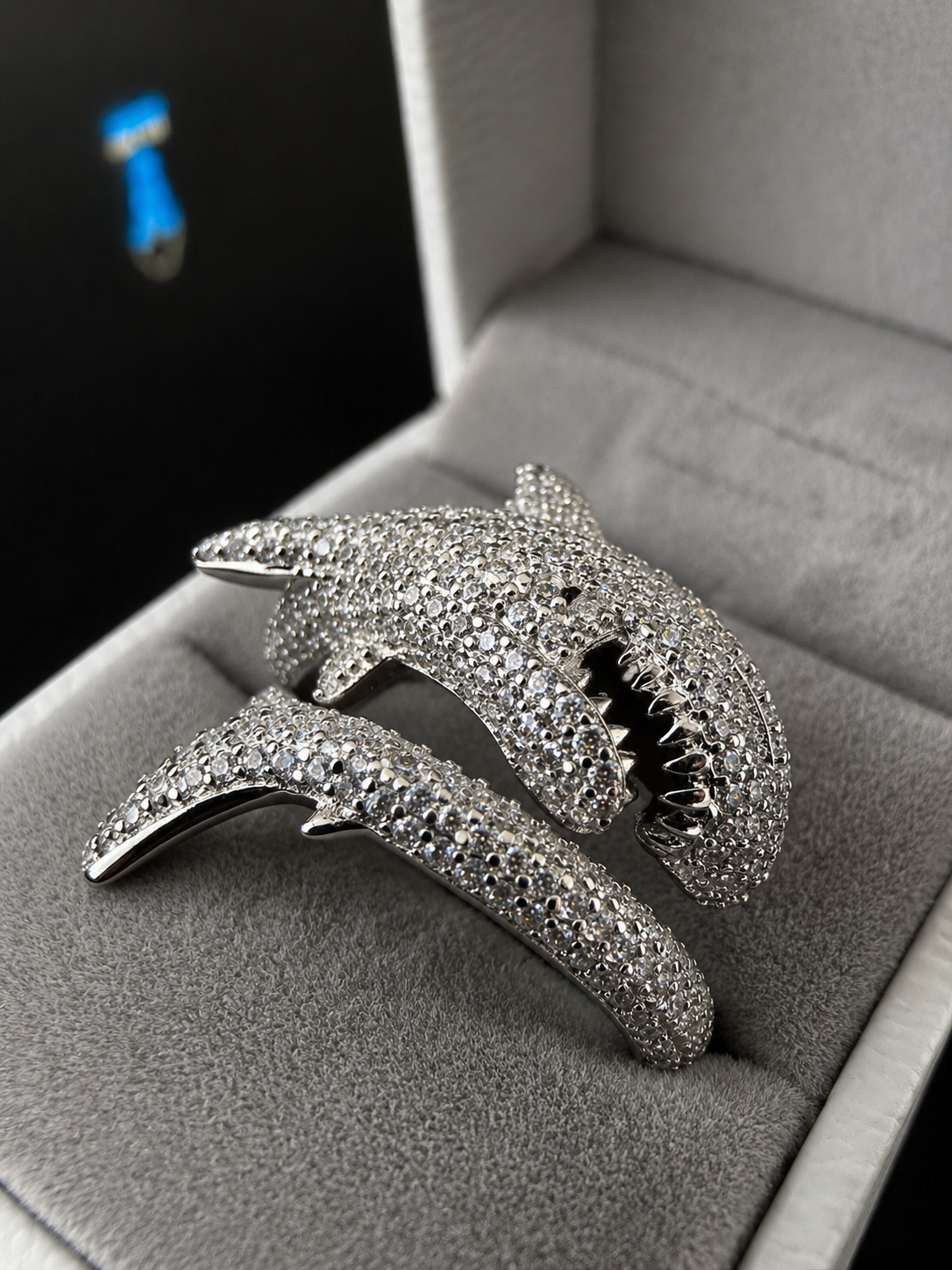 Gelati Limited | Apex Shark™ FL-IF Lab Moissanite Diamond Ring - 925 Silver & 18K Vermeil
