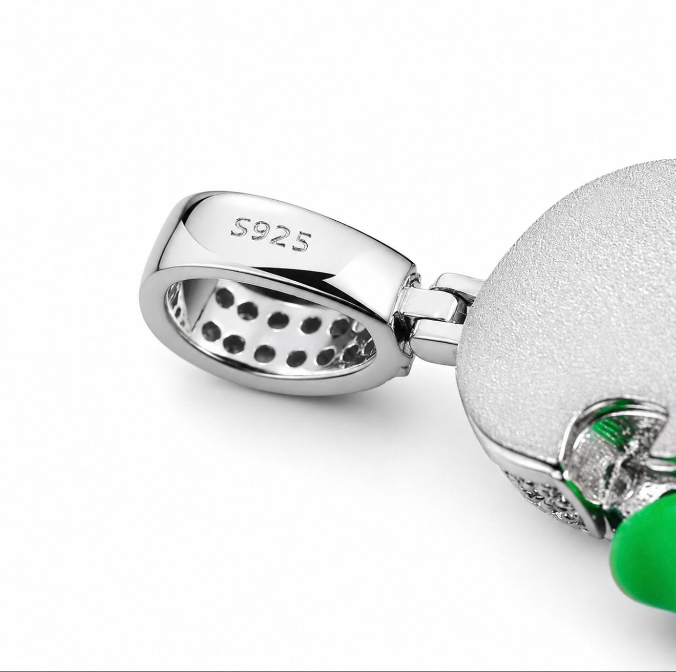 GELATI’S DIAMOND GLOW IN THE DARK SKULL PENDANT IN 925 STERLING SILVER & VVS1 MOISSANITE DIAMONDS