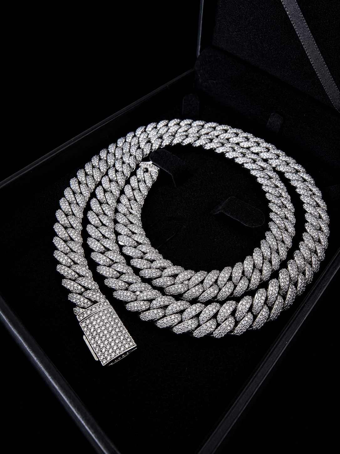 Gelati Raised Pointer Cuban Necklace – CB/DVVS1 Moissanite, Titanium & 18K Vermeil (10MM)