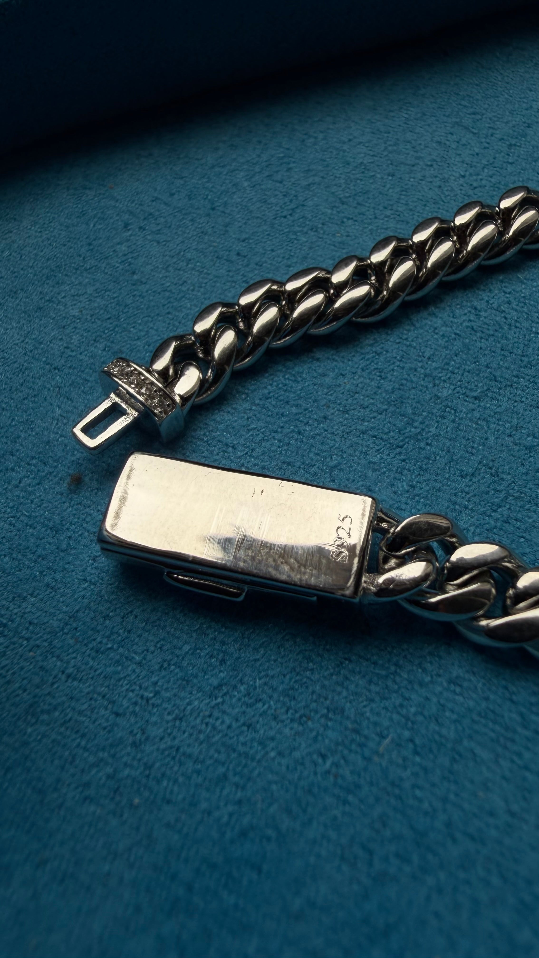 Axiom Lock Cuban Bracelet – FL-IF Moissanite, Silver/Titanium & 18K Vermeil (7/8MM)