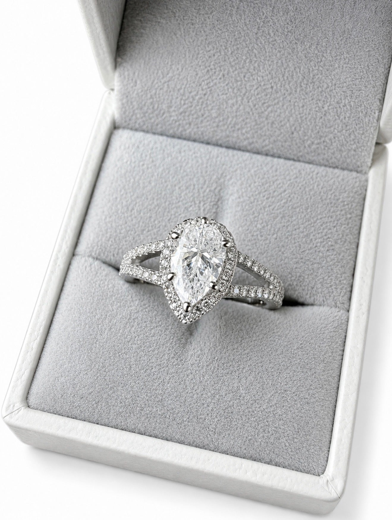 ARK HALO PEAR CUT FL-IF MOISSANITE DIAMOND RING – 925 SILVER / 18K VERMEIL WHITE GOLD