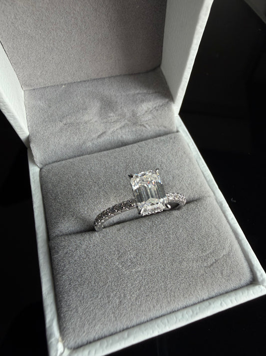 Cuore Di Ghiaccio Baguette  Emerald Ring – 3EX DVVS1 Moissanite, 925 Silver & 18K Vermeil