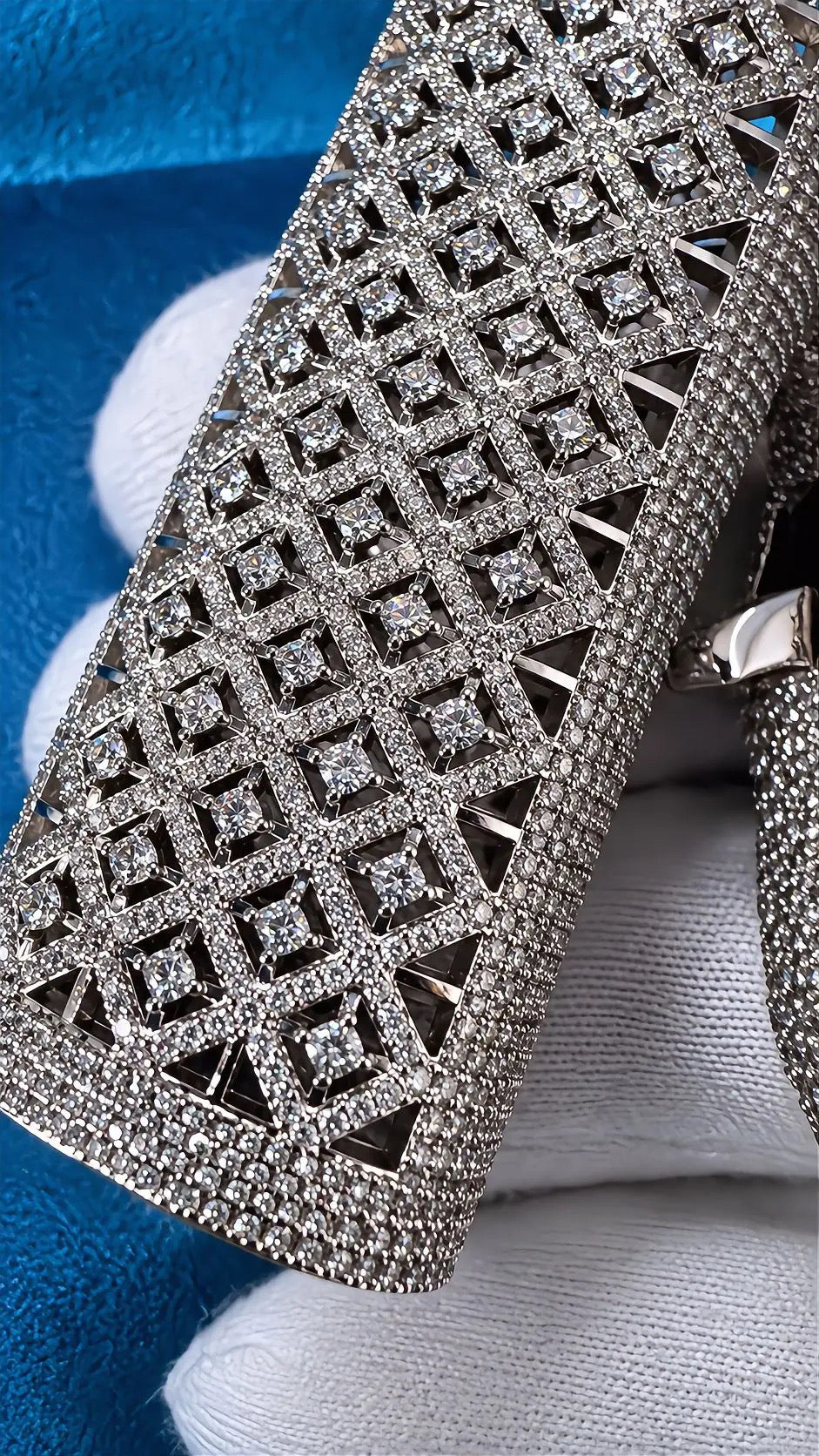 GELATI "FROSTBITE" DIAMOND LIGHTER CASE VVS1 D-COLOR LAB MOISSANITE | | 18K WHITE VERMEIL INLAY