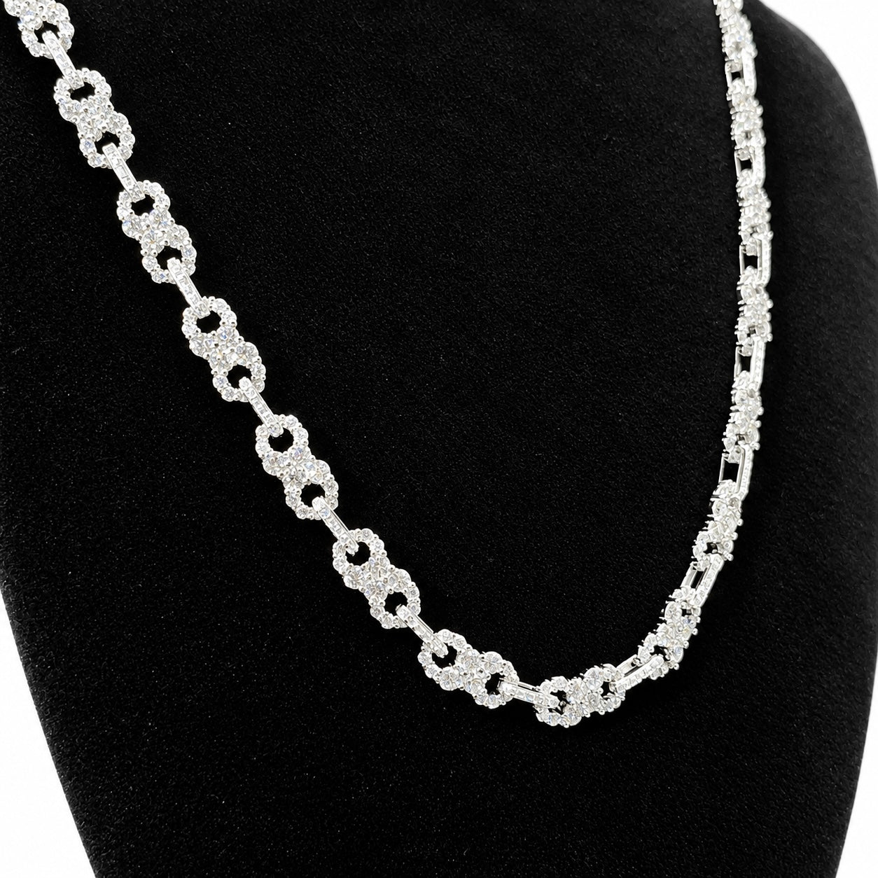 GELATI BESPOKE INFINITY LINK DIAMOND NECKLACE | FL-IF Moissanite | 925 Sterling Silver | 18K Vermeil Gold