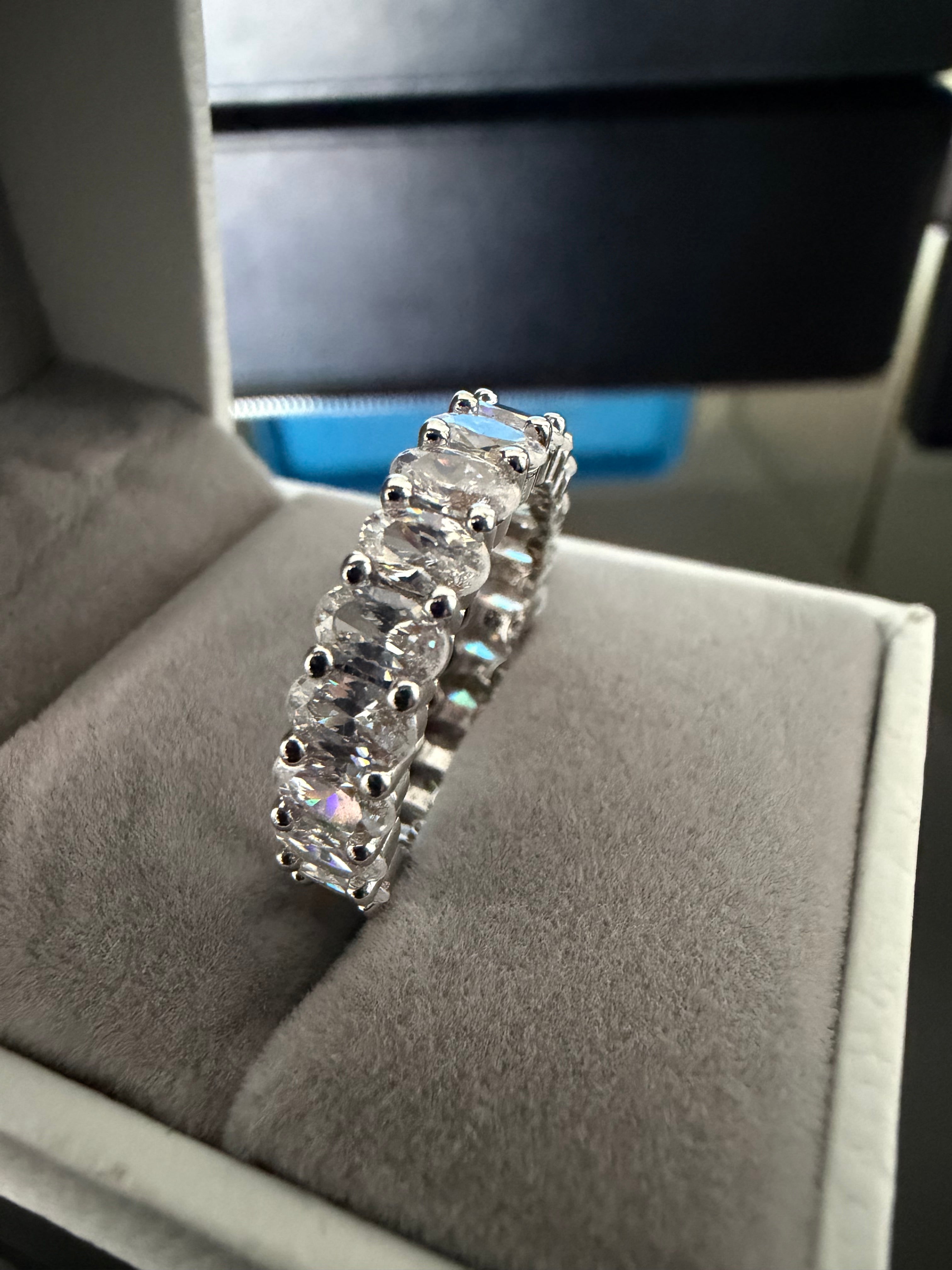 Sottozero Oval Eternity Ring – DVVS1/CB Moissanite, 925 Silver & 18k Vermeil