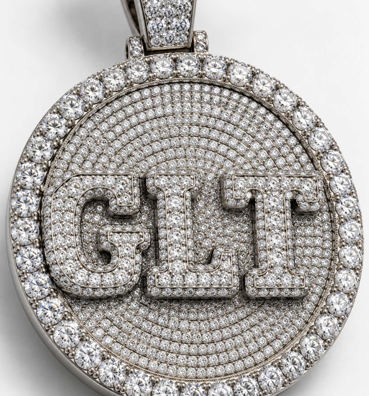 GELATI Custom Pavé Medallion Pendant | VS+ High Carbon Diamonds | 18K Vermeil Gold Inlay