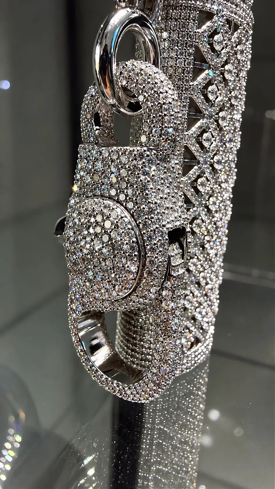 GELATI "FROSTBITE" DIAMOND LIGHTER CASE VVS1 D-COLOR LAB MOISSANITE | | 18K WHITE VERMEIL INLAY