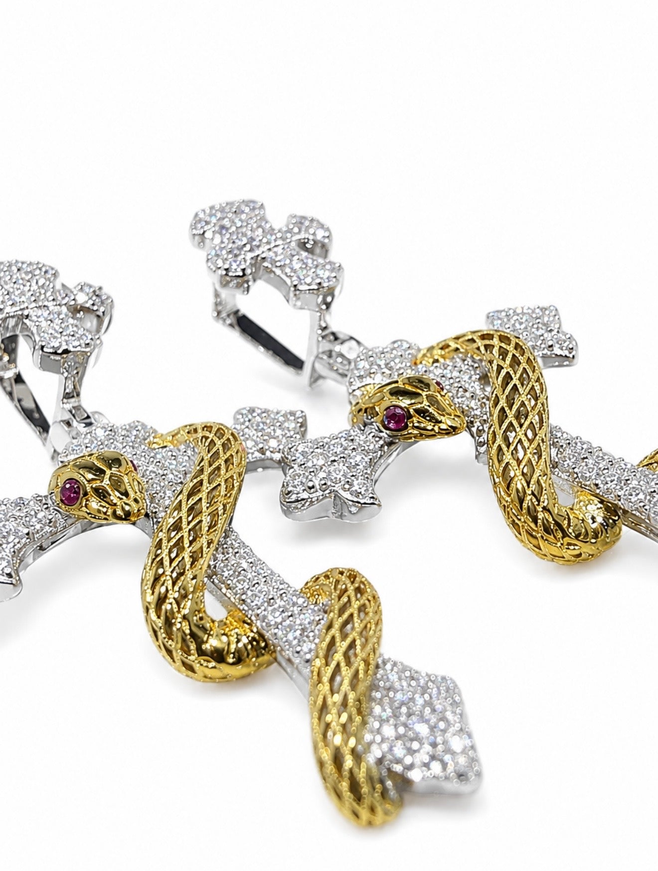 GOLDEN VIPER CROSS PENDANT – FL–IF MOISSANITE, 925 SILVER & 18K VERMEIL