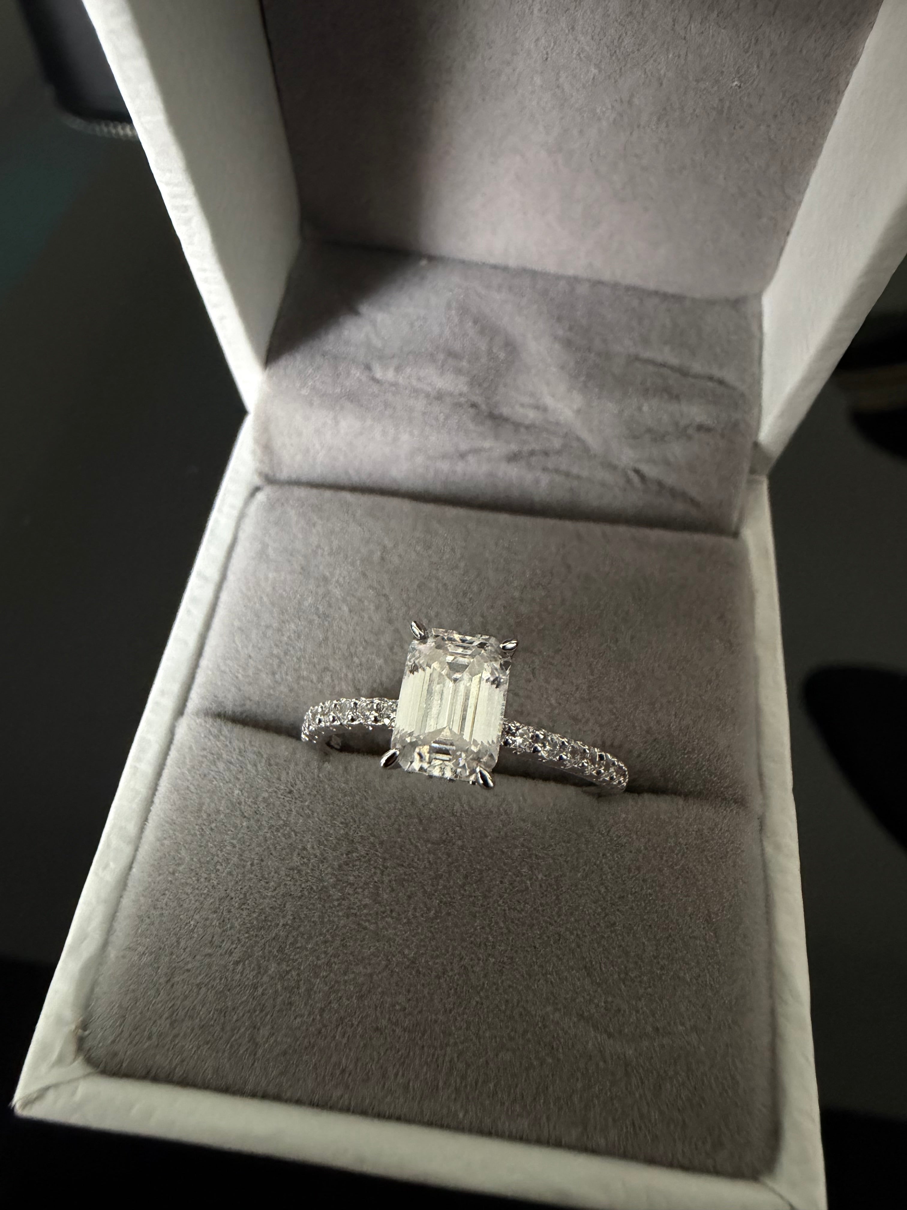 Cuore Di Ghiaccio Baguette  Emerald Ring – 3EX DVVS1 Moissanite, 925 Silver & 18K Vermeil