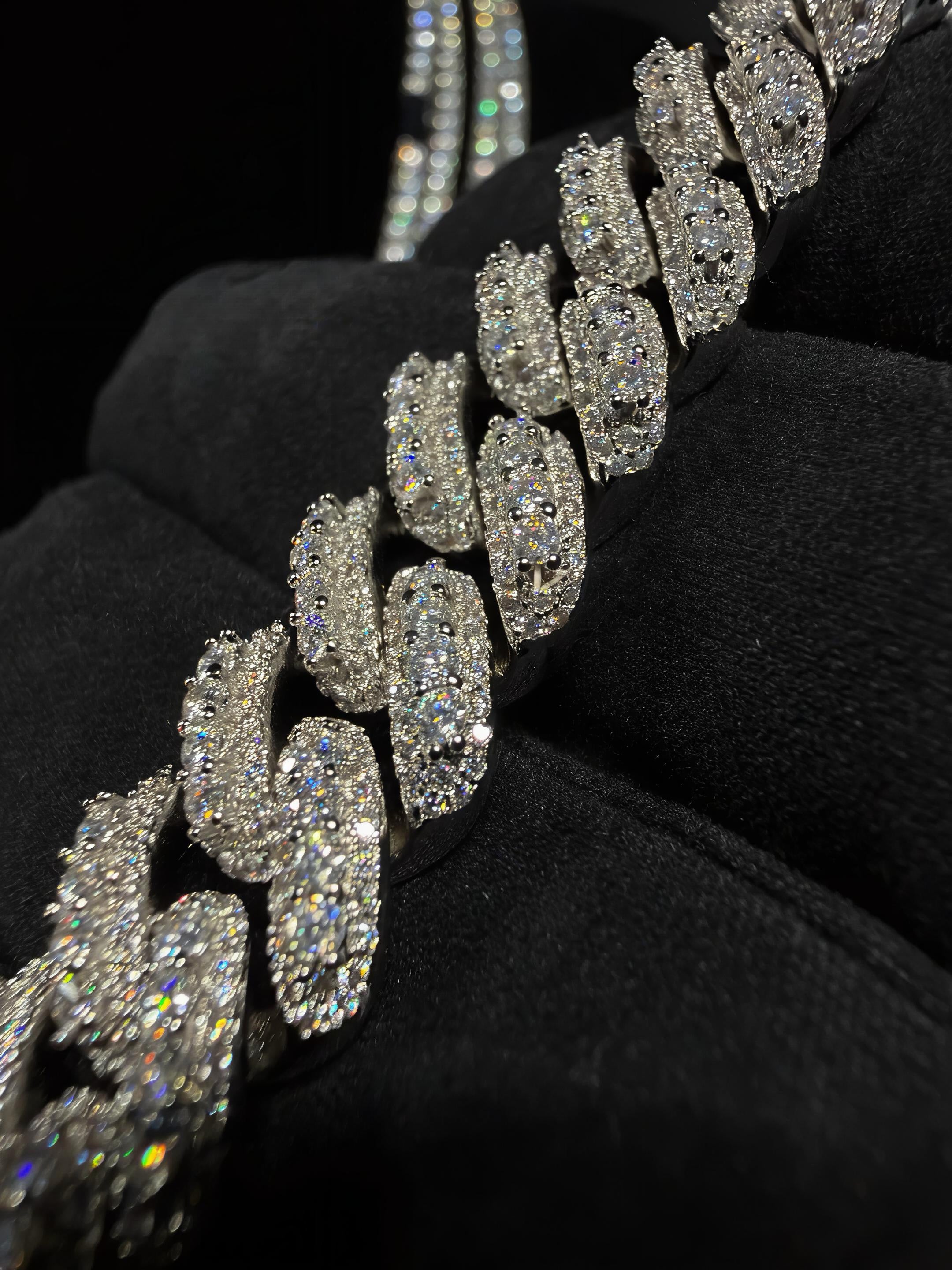 GELATI Raised Pointer Inverted Set Cuban Bracelet | 16MM | FL-IF Flawless Moissanite | 18K Vermeil Gold | Steel