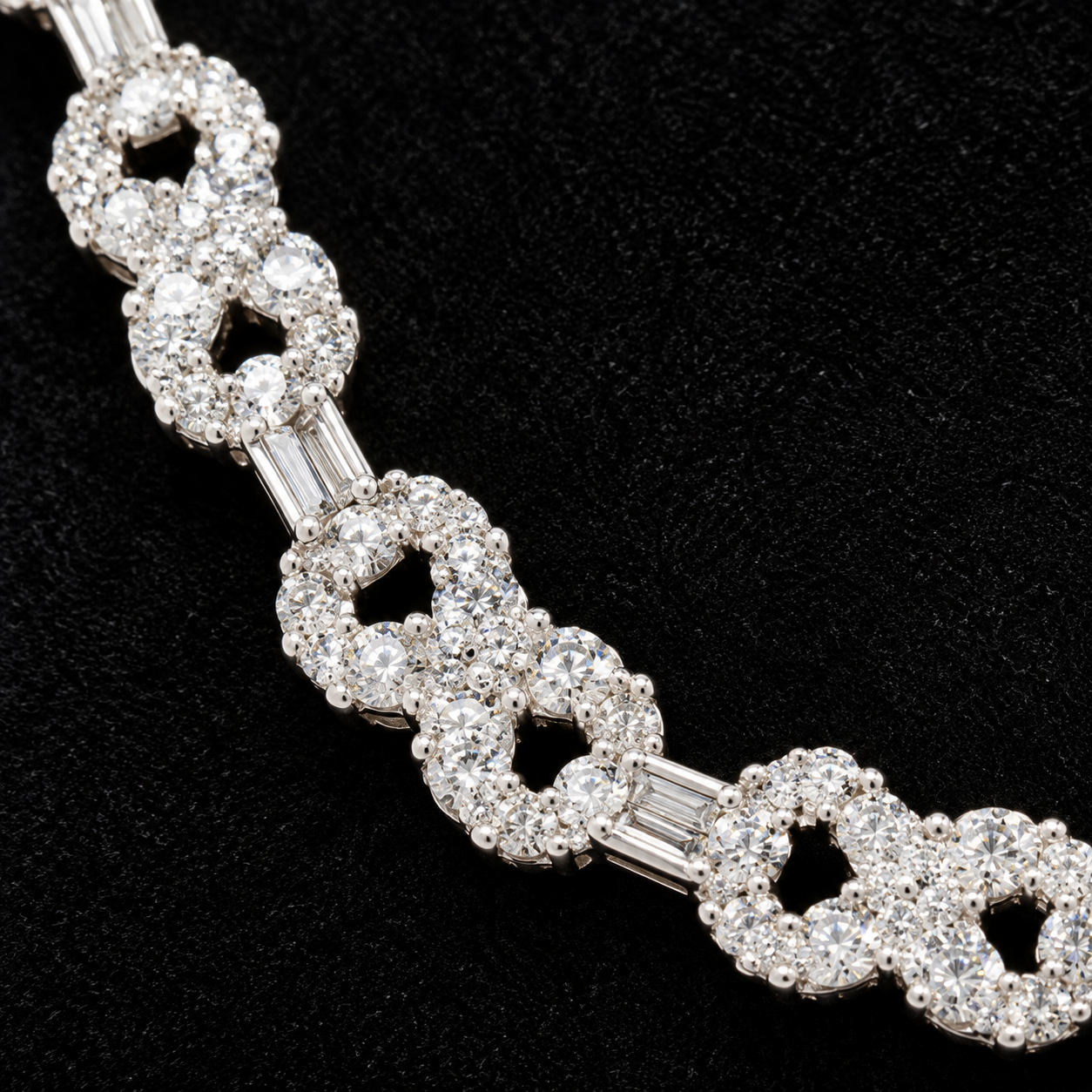 GELATI BESPOKE INFINITY LINK DIAMOND NECKLACE | FL-IF Moissanite | 925 Sterling Silver | 18K Vermeil Gold