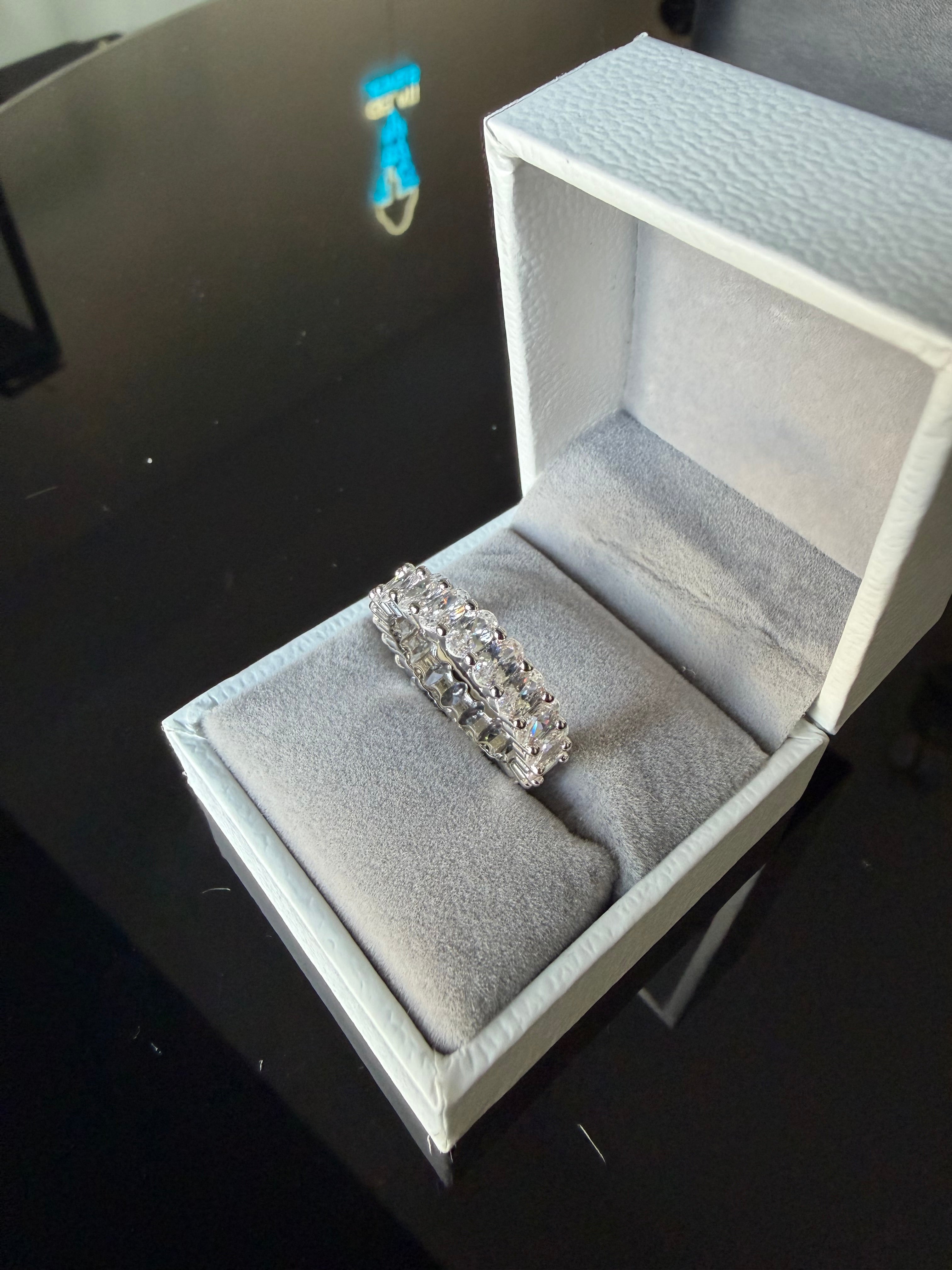 Sottozero Oval Eternity Ring – DVVS1/CB Moissanite, 925 Silver & 18k Vermeil