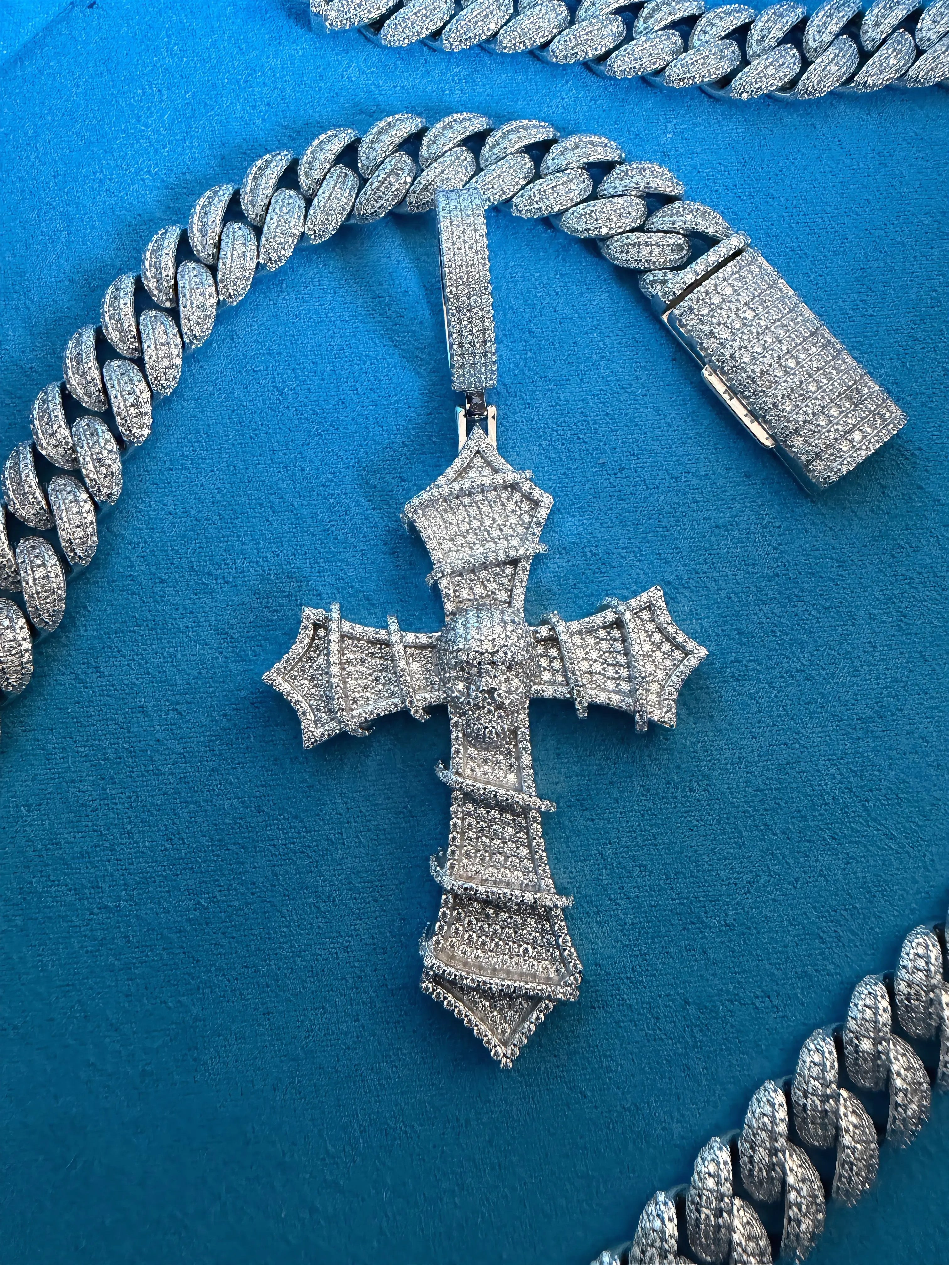 Gelati Limited | Diamond Demon Cross Pendant — FL/IF Lab Grown Moissanite & 18K Vermeil 925 Silver