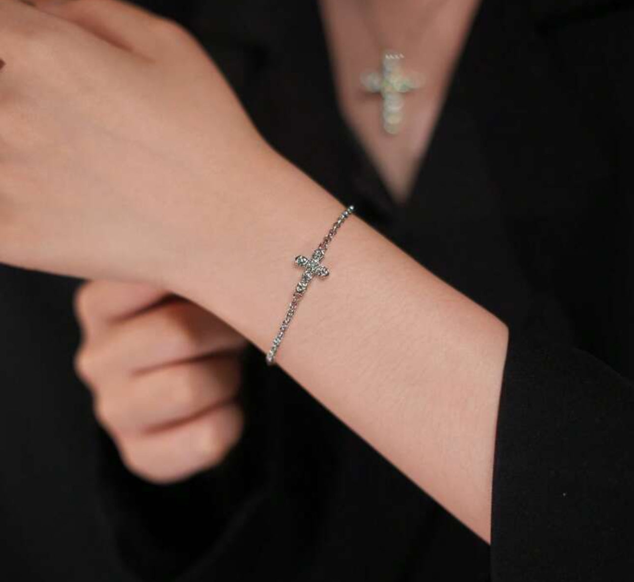 Gelati's Cross Bracelet in VVS1 Moissanite & 925 Sterling Silver