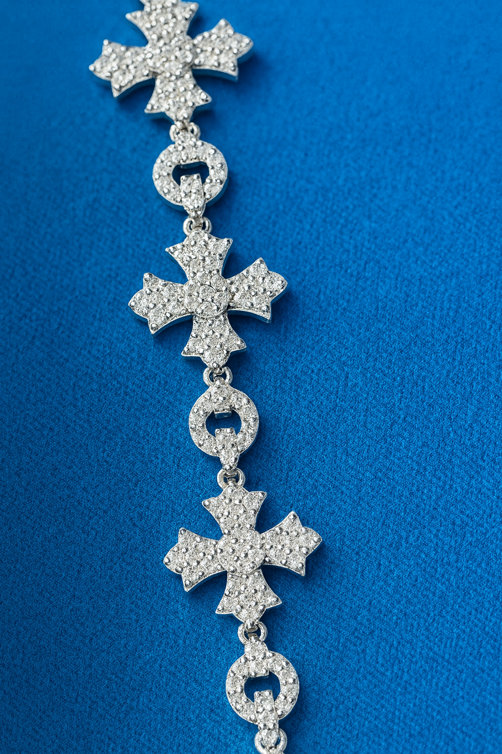 Gelati's Bespoke Independent Cross-Link FL-IF / CB Diamond Necklace in Solid 925 Sterling Silver & 18 Vermeil Gold Inlay