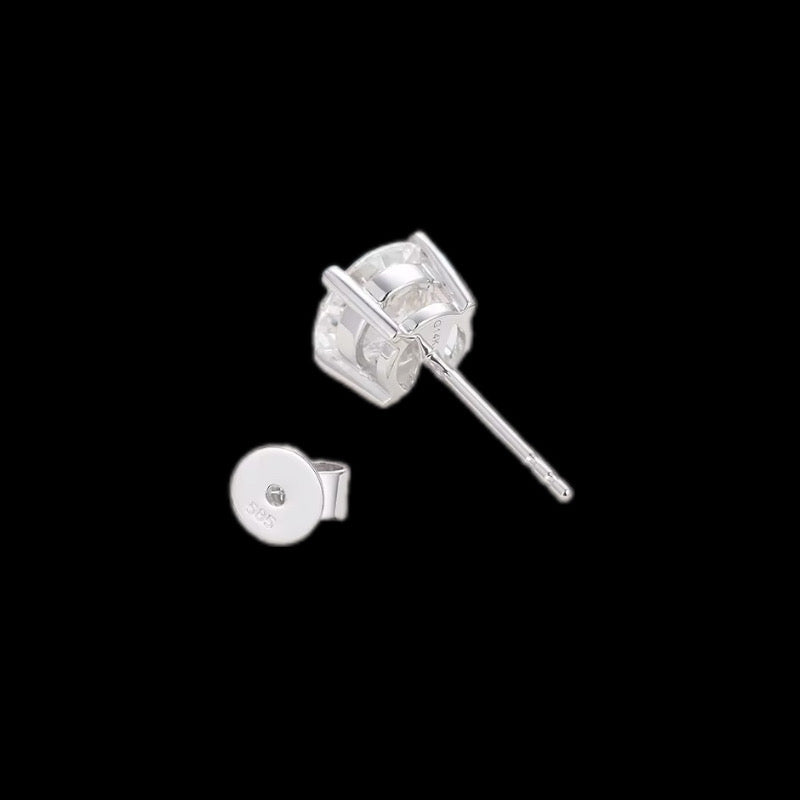 Gelati's VVS1 Moissanite Diamond 